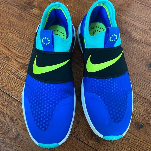 Kids barely used Nike shoes - Picture 3 of 3